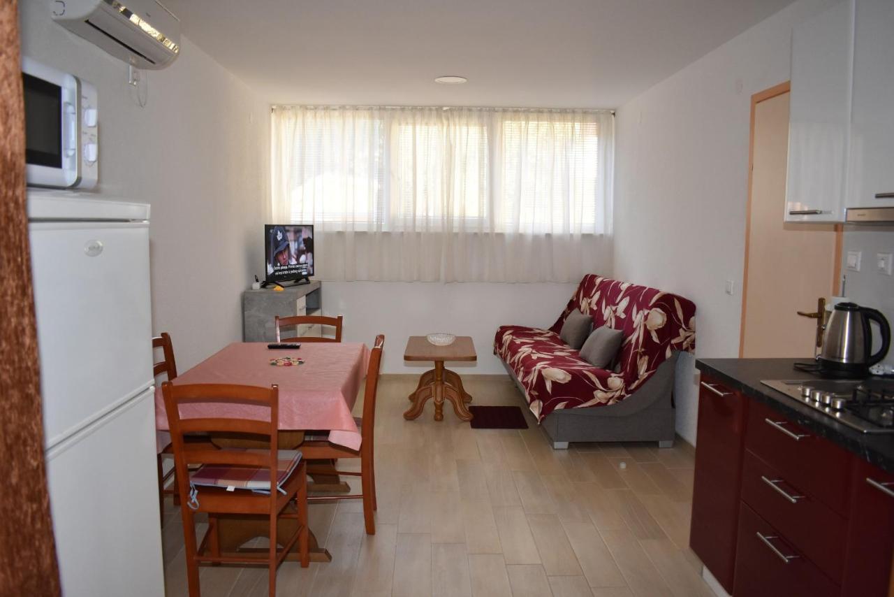 Apartments Sime Soline Biograd Na Moru Bilik gambar